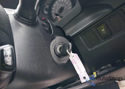 2017 Toyota Tundra Sr 4.6L V8 z USA, uszkodzony, nr VIN 5TFRM5F13HX119561